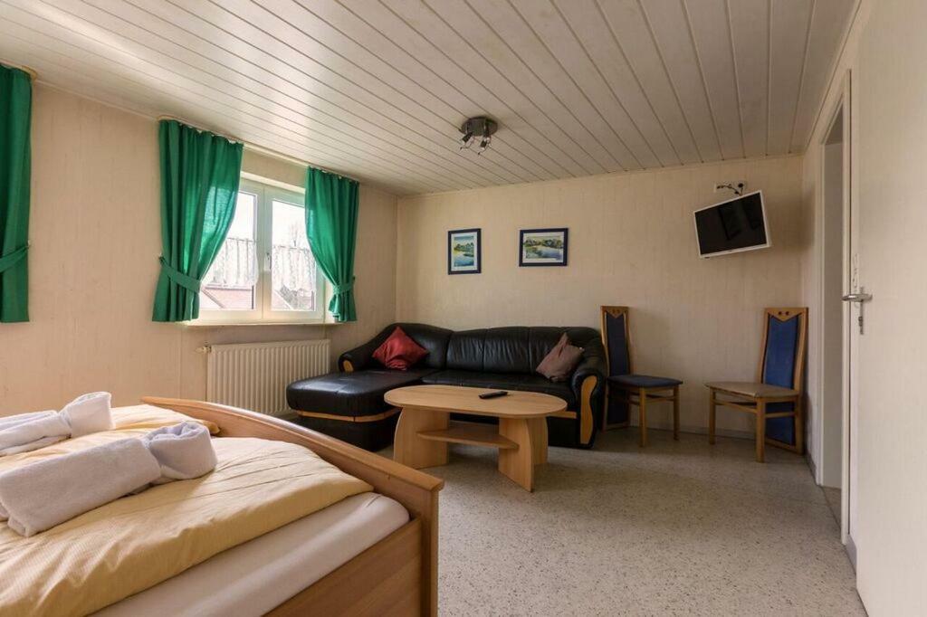 Pension Goldene Mitte Groß-Zimmern Dış mekan fotoğraf